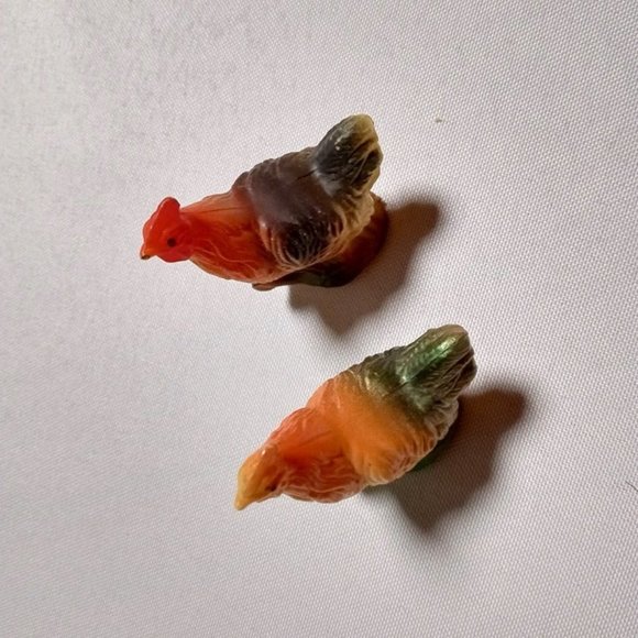 Vintage‎ 2 Inch Tall Roosters Made In Hong Kong Lot of 2 (9a3) - Picture 2 of 4